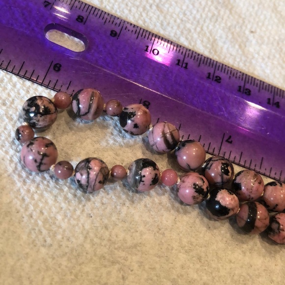 Rhodonite beaded necklace & matching earrings - Picture 8 of 8